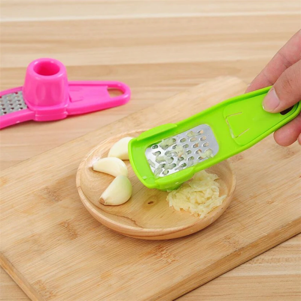 Garlic Press Grater Slicer Plastic Grinding Tool Kitchen Accessories(random color ) - AVORA