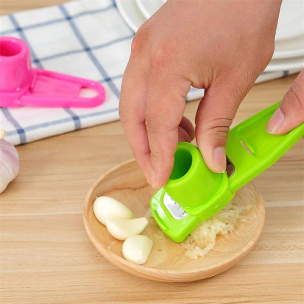 Garlic Press Grater Slicer Plastic Grinding Tool Kitchen Accessories(random color ) - AVORA
