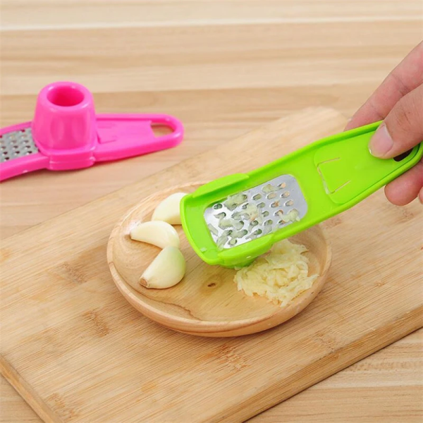 Garlic Press Grater Slicer Plastic Grinding Tool Kitchen Accessories(random color )